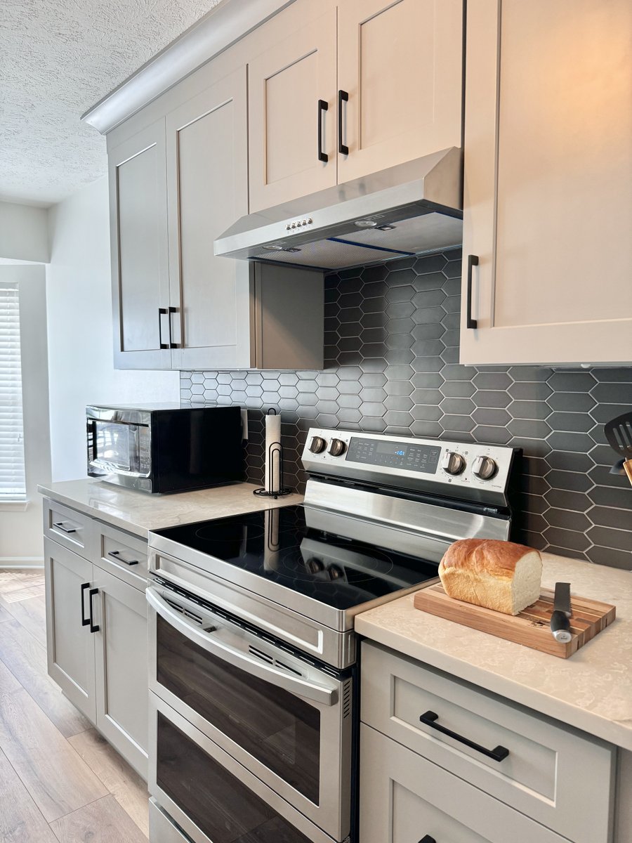 A true testament to the power of great design and craftsmanship🙌 

This kitchen is pure perfection and the cabinets set it off if I must say so myself!😍 

Contact us today to discuss your kitchen goals!

#tigercabinetry #nashvillehomes #cabinetry #murfreesborohomes