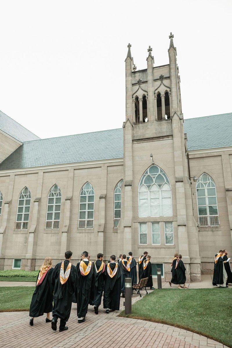 Congratulations to all the graduates of the @PFIC_DHS! May God bless your service to the Church and the world!