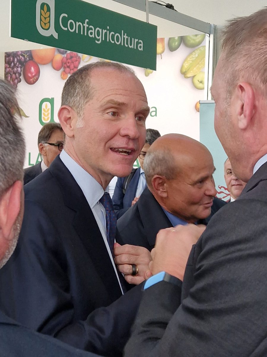 Confagricoltura (@confagricoltura) on Twitter photo 👏 <a href="/masgiansanti/">Massimiliano Giansanti</a> rieletto all'unanimità presidente di #Confagricoltura 🗣 "Riportiamo l'#agricoltura al centro dell'#Europa". Ascolto, dialogo, #innovazione e ricerca: le colonne portanti del nuovo mandato #noisiamoconfagricoltura <a href="/ConfagriBxl/">Confagricoltura Bruxelles</a> <a href="/SocialMasaf/">Ministero dell'Agricoltura</a> <a href="/ItalyMFA/">Farnesina 🇮🇹</a> <a href="/mimit_gov/">MIMIT</a> 👏 <a href="/masgiansanti/">Massimiliano Giansanti</a> rieletto all'unanimità presidente di #Confagricoltura 🗣 "Riportiamo l'#agricoltura al centro dell'#Europa". Ascolto, dialogo, #innovazione e ricerca: le colonne portanti del nuovo mandato #noisiamoconfagricoltura <a href="/ConfagriBxl/">Confagricoltura Bruxelles</a> <a href="/SocialMasaf/">Ministero dell'Agricoltura</a> <a href="/ItalyMFA/">Farnesina 🇮🇹</a> <a href="/mimit_gov/">MIMIT</a>