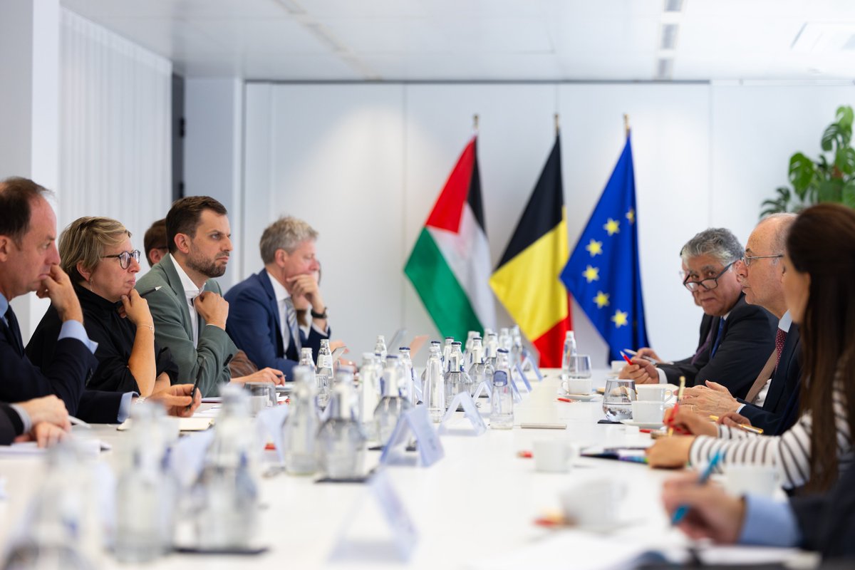 The 🇧🇪 Minister of Development Cooperation met with Palestinian Prime Minister Mohammad Mustafa to discuss the reform plans of the recently appointed Palestinian Authority. Belgium will provide an additional 5 million euros to improve the Palestinian educational system.