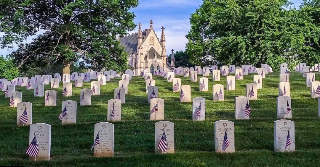 'And they who for their country die shall fill an honored grave, for glory lights the soldier's tomb, and beauty weeps the brave.' - Joseph Rodman Drake
#crownhillfoundation #nationalcemetery #memorialday2024