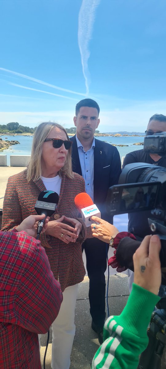 👏¡Iniciamos la semana con buenas noticias!

🖋️¡Acabamos de firmar el convenio que permitirá invertir 8,5 millones de euros en la mejora del sistema de depuración de A Illa de Arousa y mañana se licitan las obras!

👩👨Vamos a construir una depuradora para 10.000 habitantes