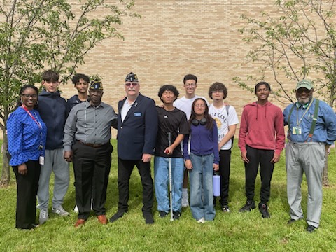 Today, we pause to honor & remember those who made the ultimate sacrifice while serving our country. @syracuseITC students hosted a Memorial Day celebration, placing 93 American flags commemorating the 93 soldiers from @OnondagaCounty who lost their lives during the Vietnam War