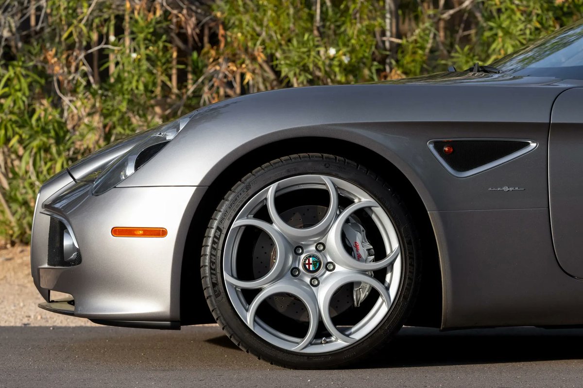 Alfa Romeo 8C Competizione.