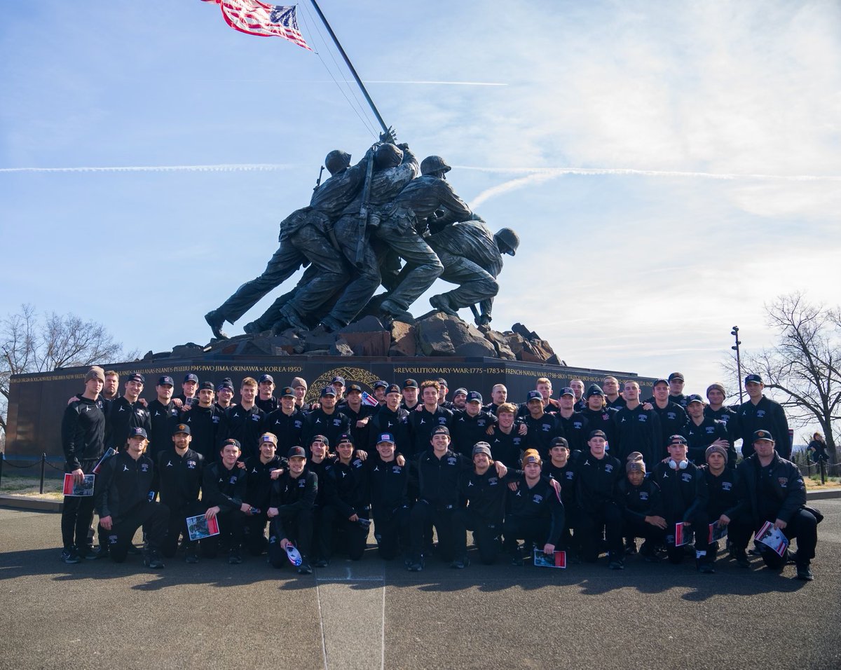 coachmikedaly's tweet image. Grateful today and every day for all we have thanks to so many who gave so much more.  Thank you to all our men and women of service!  #HowLuckyAreWe 🇺🇸🇺🇸🇺🇸