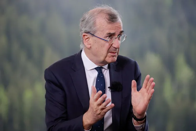 #Interview mit François Villeroy de #Galhau

Der französische #Notenbankpräsident warnt im davor, die #Geldpolitik der #EZB zu spät zu lockern. Auf eine #Zinssenkung im Juli will er sich nicht festlegen, betrachtet sie aber als Option.

boersen-zeitung.de/konjunktur-pol…