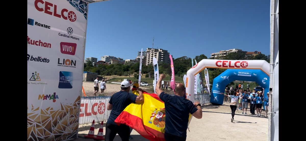 EMADmde's tweet photo. El Destacamento #TIGRU 🐯🇪🇸participa en la carrera Maratonul Nisipului 24 en Constanza 🇷🇴. Una actividad que estrecha lazos con la población civil 🇪🇸🤝 🇷🇴 y en la que el sargento Lorenzo ha consiguiendo el 2ºpuesto 🏅 en la prueba de media maratón 💪 @NATO #MOPS @EjercitoAire https://t.co/Wdz6zxgNHn