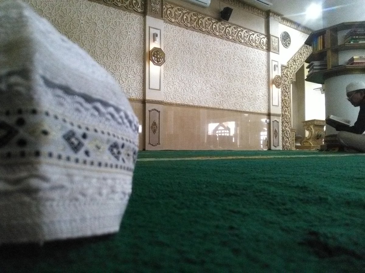 izzan_713's tweet photo. Bila bahagia belum milik kita, tak perlu dipaksakan. Yang terpenting, disetiap langkah hebusan nafas kehidupan yg telah kita lalui, kita telah mengisi dlm goresan kebaikan.
#metrehat https://t.co/W2PQZ9boQ9
