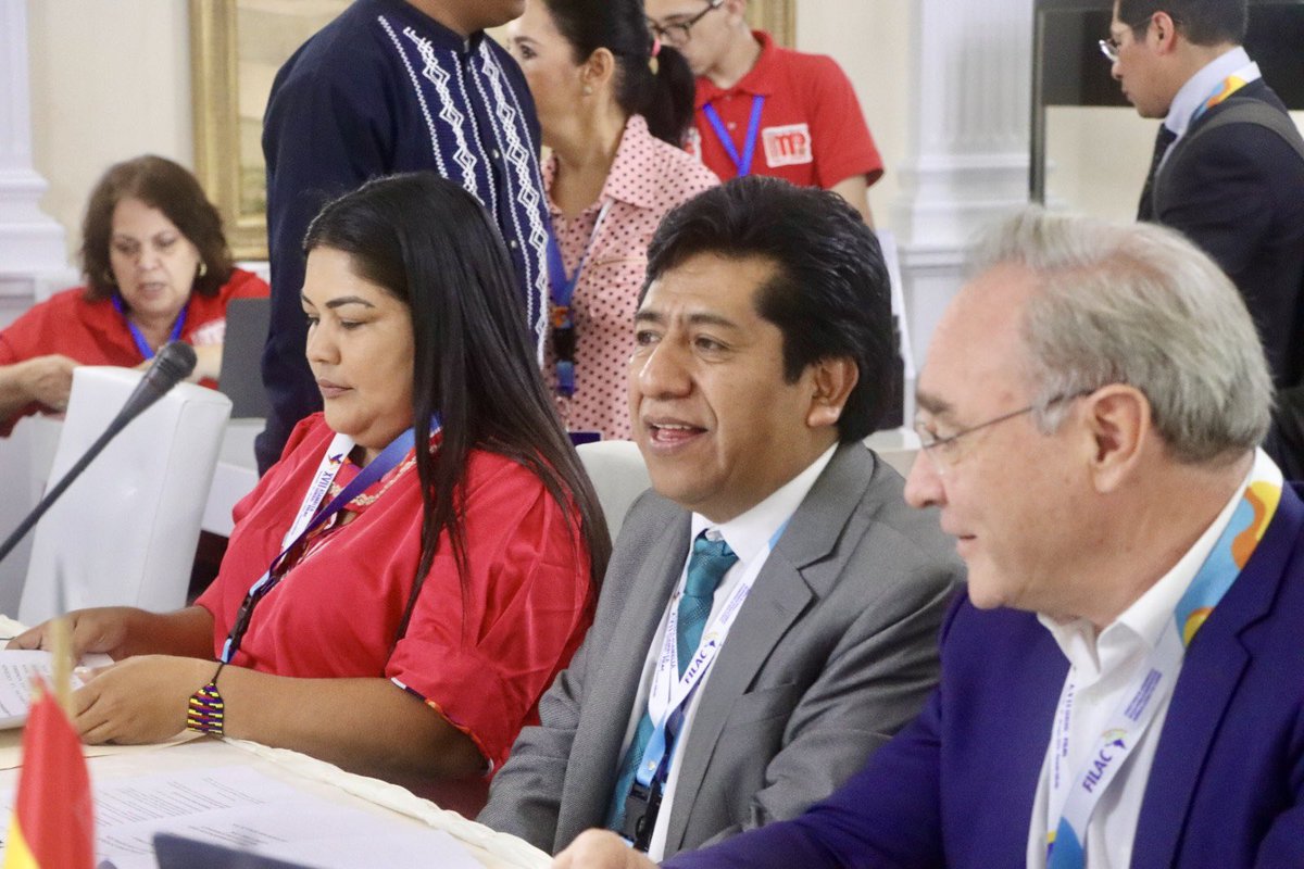 La XVII Asamblea General Ordinaria de FILAC, bajo el tema “Hacia un nuevo diálogo intercultural por la vida desde la sabiduría de los Pueblos Indígenas”, ha sido oficialmente iniciada y se llevará a cabo del 27 al 29 de mayo en la ciudad de Caracas, Venezuela. 

Más de sesenta