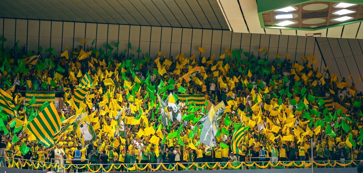 Fieldleague1's tweet photo. 😳😳😳

حضور جماهير نادي #الخليج في نهائي كرة اليد 

👏👏👏👏👏 https://t.co/JnHf3Z5Ei9