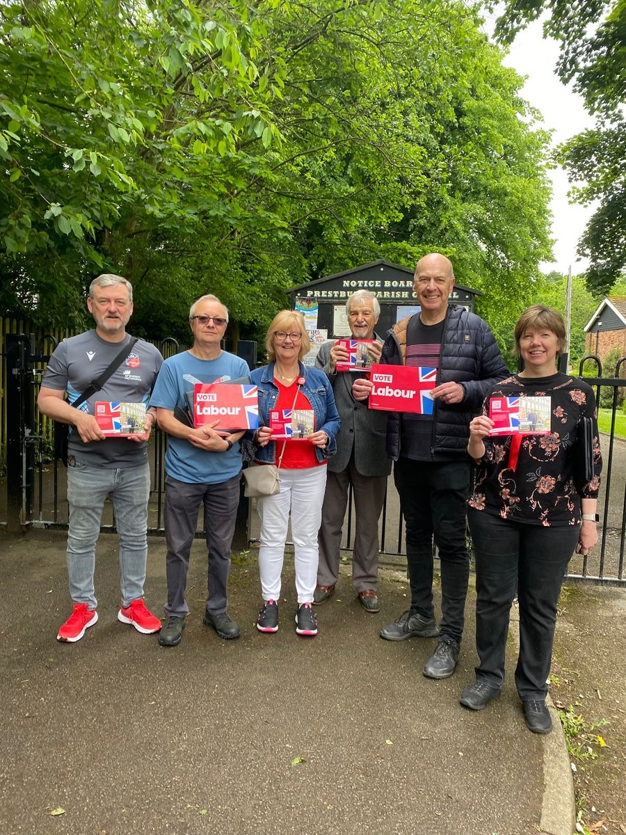 Whirlwind day of campaigning all over Macclesfield.🌹
People not impressed with yesterday's gimmicks from the Tory Party and ready for serious government with Labour.🗳
