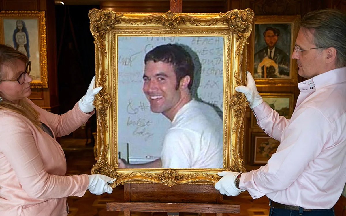DivineManhood's tweet image. This is Tom Anderson.
At 35 years old, he sold Myspace for $580M.
Then he bizarrely vanished.
Here's his story: