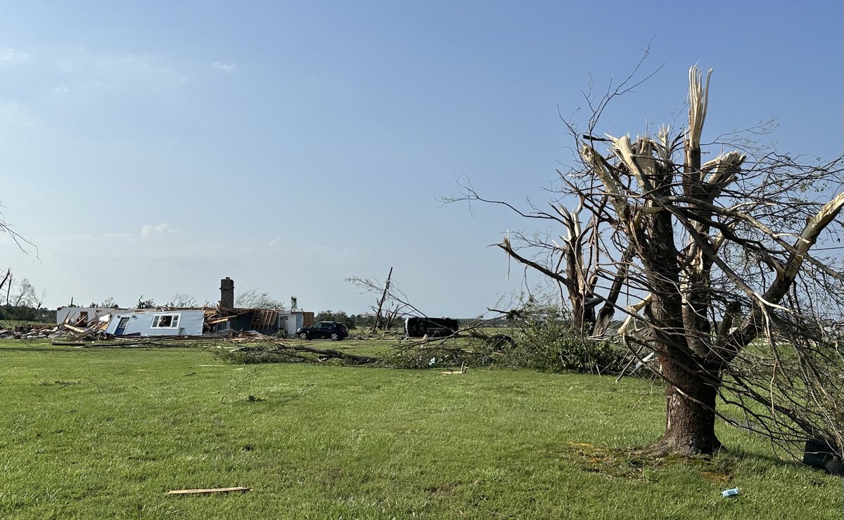 Tornado damage northwest of Decatur, AR. w/ ⁦@EdCaly5⁩