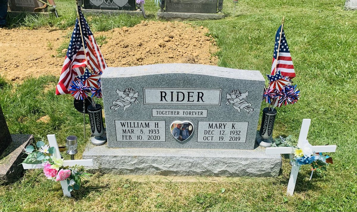 CoachRider3's tweet photo. Happy Memorial Day!! Thanks to those who sacrificed for our freedoms. Also, thanks to all that have served and to those who continue to serve our great Nation!! God Bless America 🇺🇸! https://t.co/Kq8nWYNE6r