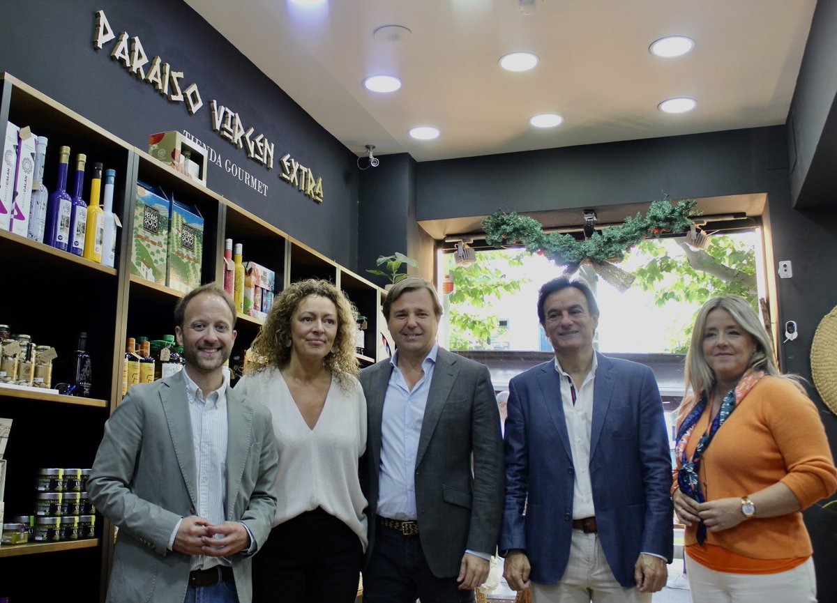 Visitamos la tienda de Carmen, una mujer valiente y emprendedora que ha creado un gran proyecto llamado @ParaisoExtra. Otro ejemplo más del talento emprendedor que tenemos en #Jaén. #TuVotoEsLaRespuesta🇪🇸🇪🇺 #JaénTrabaja