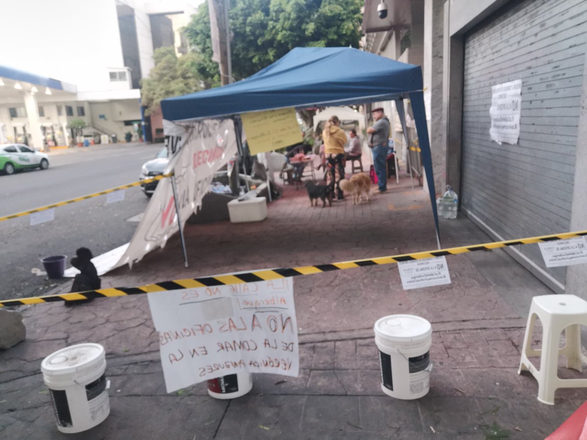 Veronic_Anzures's tweet photo. Exigimos garantías para los trabajadores @SEGOB_mx debe responder por un buen subcontrato. Seguimos exigiendo que no utilicen a #migrantes porque #LaCalleNoesAlbergue https://t.co/W5cLKSZSbP