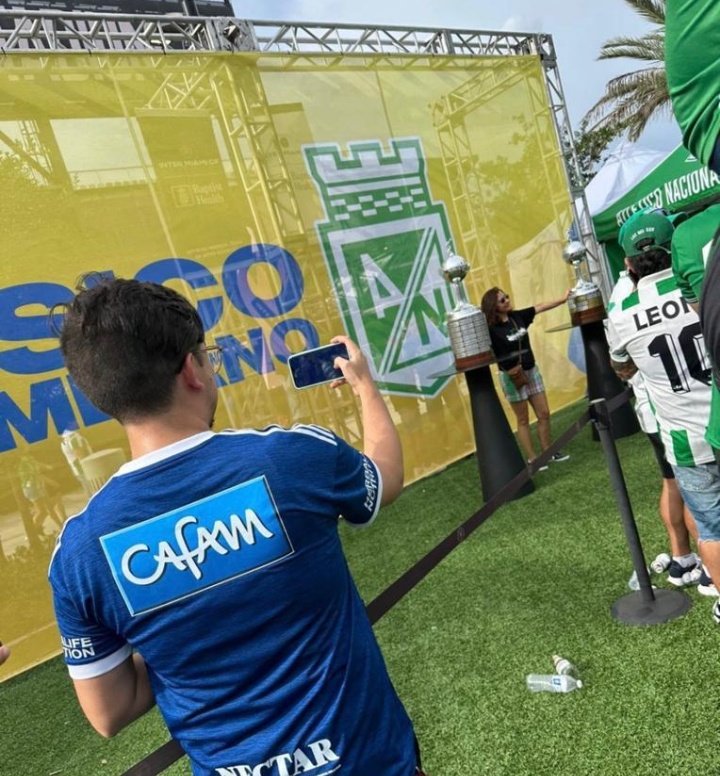 jimz220's tweet photo. @MaestroRoshi69 @JohanMV Pero si terminaron de COMODIN en la libertadores y acá .tus sueños ya los vivimos .por tv van a ver a santa fe o al Yuyu, https://t.co/y5p01ueK14