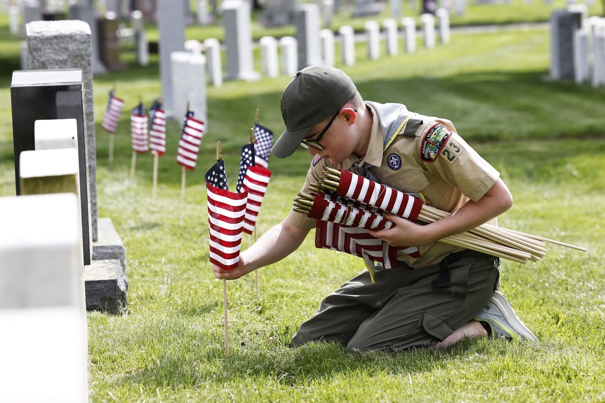 🇺🇸#MemorialDay🇺🇸 Known at @ArlingtonNatl as Flags-In, this ceremony is a way to remember the unwavering dedication of those who gave their lives for our nation. Our local scout troops took part in the same tradition, planting flags at gravesites at the West Point Cemetary.