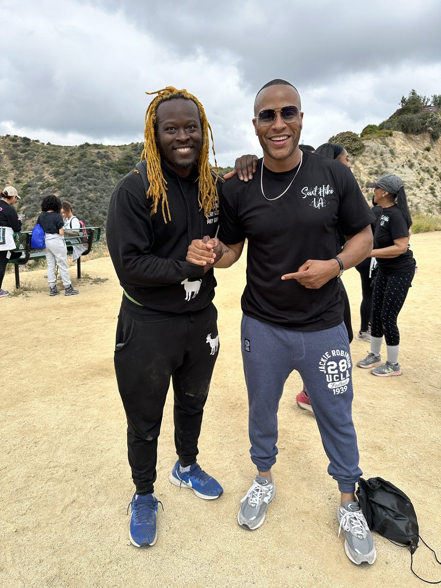 Mind Body Soul 🙏🏾 #hike 💪🏾 salute @devonfranklin 🫡 🔊 #HighInTheSky ✨ #GoodVibes 2da🌍 #KingP 👑 #workout #losangeles #fyp @1KingP ✨