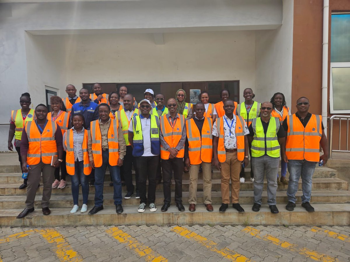 KenyaShips's tweet image. @KenyaShips and the Empties Technical Working Group - Mombasa toured the Inland Container Depot (ICD) Embakasi as part of their ongoing efforts to expedite the turnaround processes for empty containers.
#Emptycontainers #containershipping #logistics
