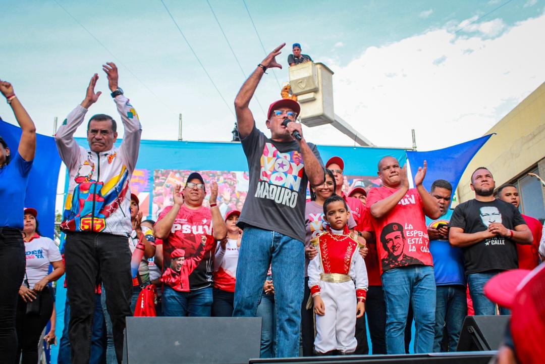 sucregobierno_b's tweet photo. Gdor. @GPintoVzla: Una gran manifestación de amor, compromiso y lealtad se vivió en Sucre con la gran movilización en Cumaná, el cual estuvo encabezado por el coordinador nacional de la campaña Venezuela Nuestra, @jorgerpsuv, y la Dra. @delcyrodriguezv 

#SucreConNico https://t.co/cgV8B58tZe