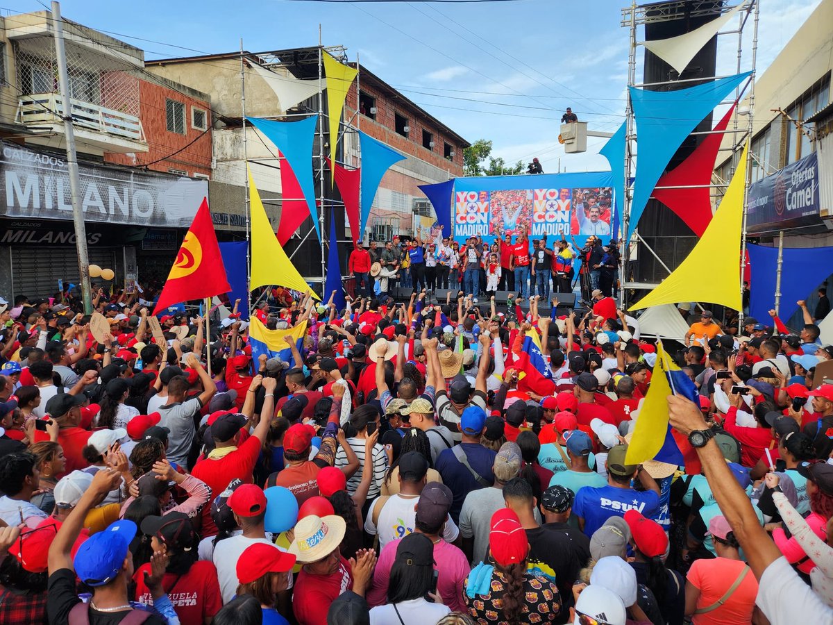 Gdor. @GPintoVzla: Una gran manifestación de amor, compromiso y lealtad se vivió en Sucre con la gran movilización en Cumaná, el cual estuvo encabezado por el coordinador nacional de la campaña Venezuela Nuestra, <a href="/jorgerpsuv/">Jorge Rodríguez</a>, y la Dra. <a href="/delcyrodriguezv/">Delcy Rodríguez</a> 

#SucreConNico