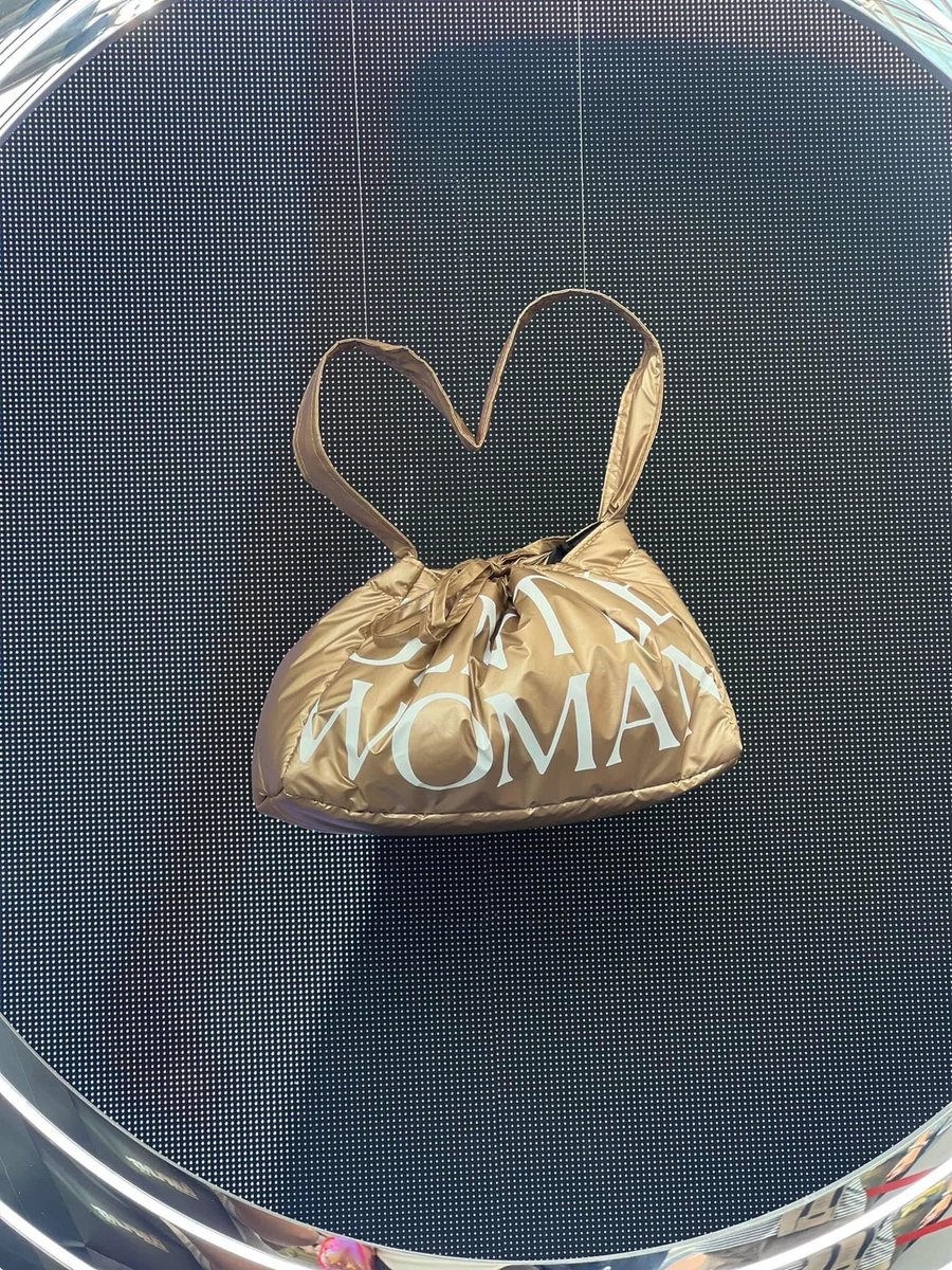 JourneyDear's tweet photo. 🥟กระเป๋าเกี๊ยว GENTLEWOMAN Dumpling Bag – Metallic Edition  
>> 1️⃣9️⃣9️⃣0️⃣ ว่าง 1 ใบ
✨สี Golden Champagne✨

ค่าส่ง 49฿ หรือ นัดรับตามแนวรถไฟฟ้า Mrt Bts
เตาปูน ห้าแยกลาดพร้าว จตุจักร หมอชิต 

#gentlewomen #กระเป๋าเกี๊ยว #ส่งต่อกระเป๋า #ส่งต่อgentlewomen #dumplingbag https://t.co/YUaFw5FZ0x