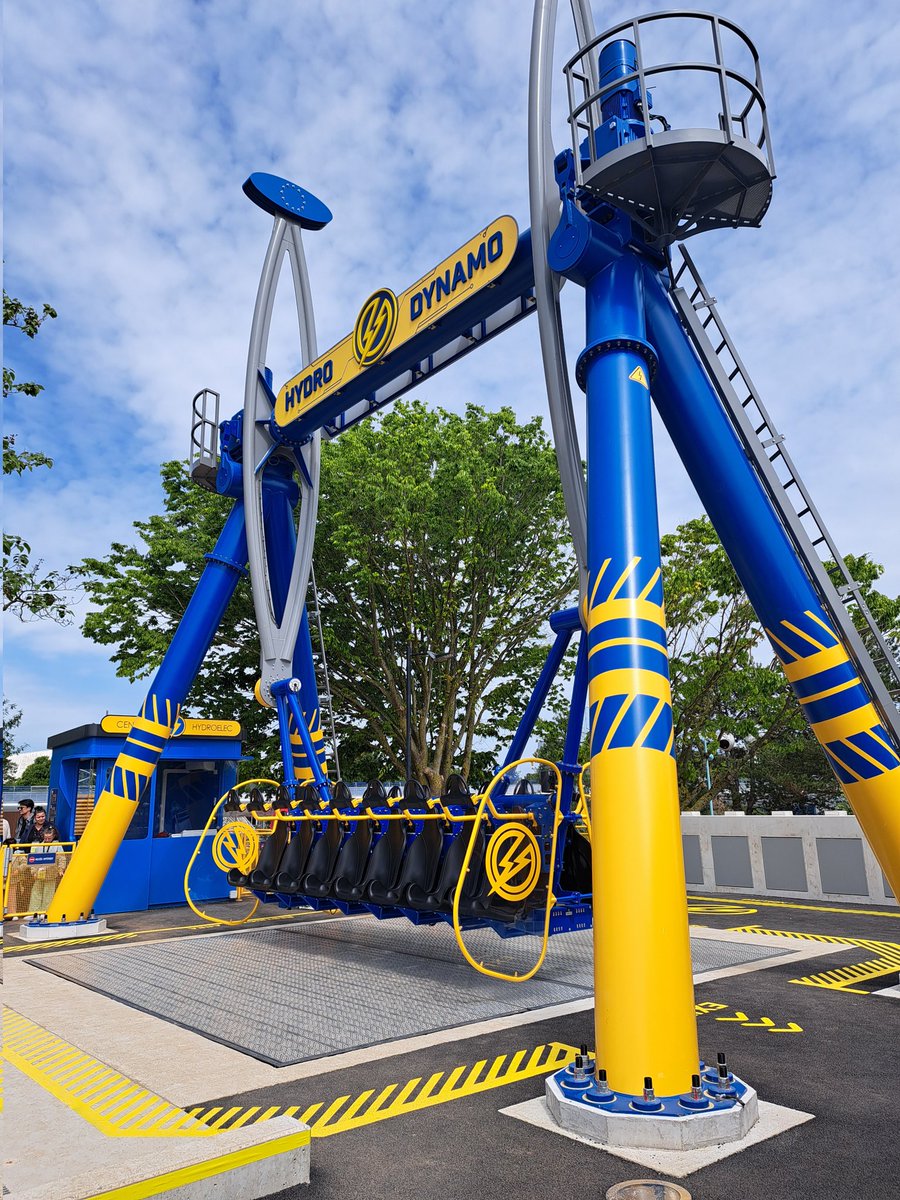 ooparc's tweet photo. Hydro Dynamo 💦 Au #Futuroscope, la nouvelle attraction de la zone pour enfants Futuropolis est fluide et très amusante. Parfait pour faire découvrir les premières grandes sensations aux enfants ! À partir de 1,05m. https://t.co/27ZZWmek1t