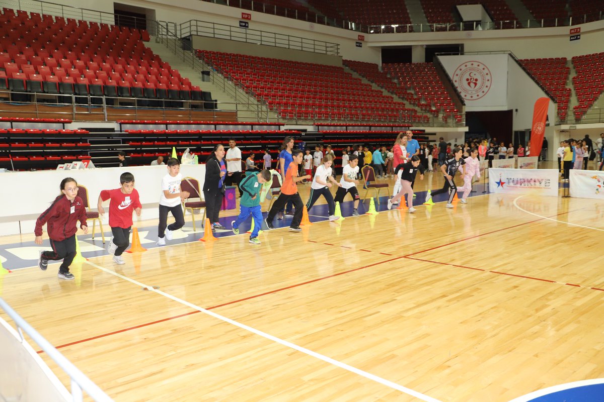 GSB_Konya's tweet photo. ✨Geleceğin Şampiyonlarını Keşfediyoruz✨

🧒👧Sportif Yetenek Taraması ve Spora Yönlendirme Programı kapsamında sporcu eğitimi ve gelişimindeki çocuklarımızın kapsamlı test ve ölçümleri tüm hızıyla devam ediyor.💪

📍Karatay Spor ve Kongre Merkezi
@OA_BAK @gencliksporbak https://t.co/Skqxe7GeoM