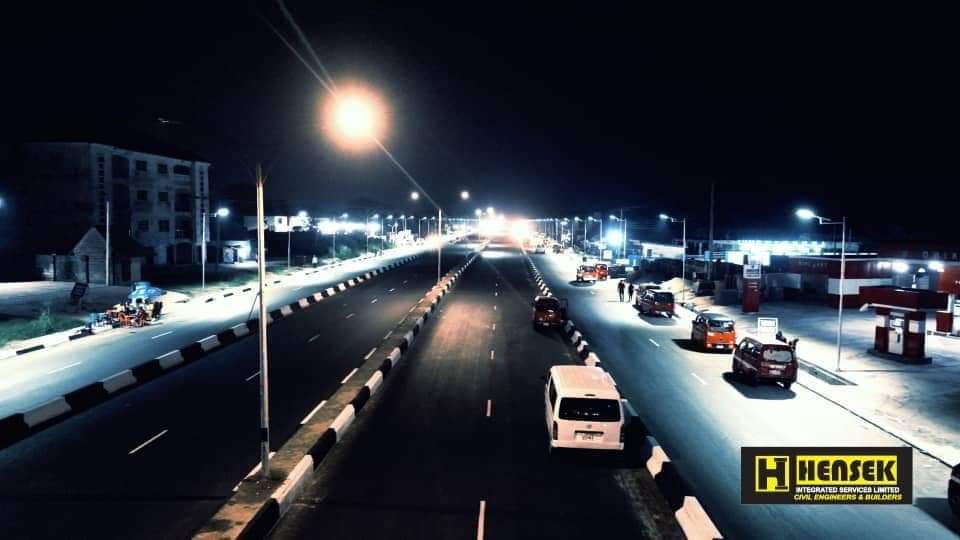 This is the Night view of the expanded 24km Airport road which will be commissioned later by Gov. Pastor Umo Eno There is something unique about Akwa Ibom roads.