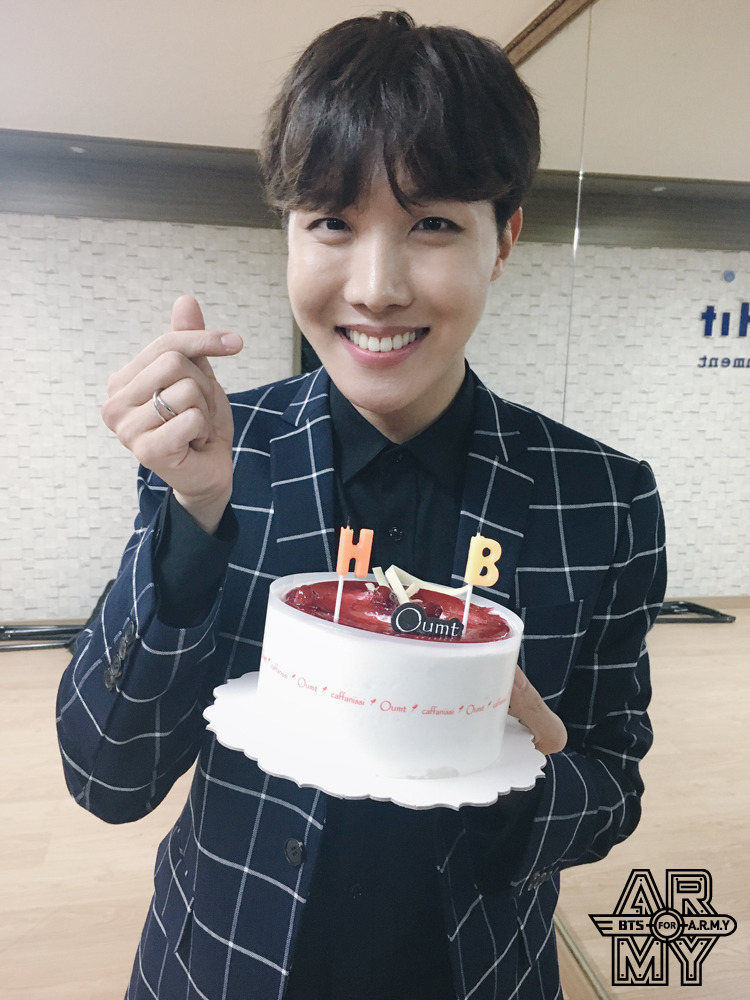 Scans4jhope's tweet photo. 📌 2st Army Z.I.P (2015)
Thanks to: BTS Archive
#jhope_archive #ArmyZip #JungHoseok #jhope #Hoseok #BTS #Hobi #제이홉 #정호석 #호석 https://t.co/gK9hFiJ1Ej