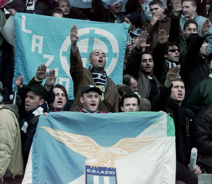 RomanSerieA's tweet photo. Lazio tidak dibentuk sebagai klub fasis. Namun, sejarah membuktikan bahwa mereka sudah fasis sejak dalam pikiran. 

Mulai dari identitas, penguasa, hingga suporternya.

Bagaimana ceritanya? Sebuah utas! https://t.co/HlDMea2D6X