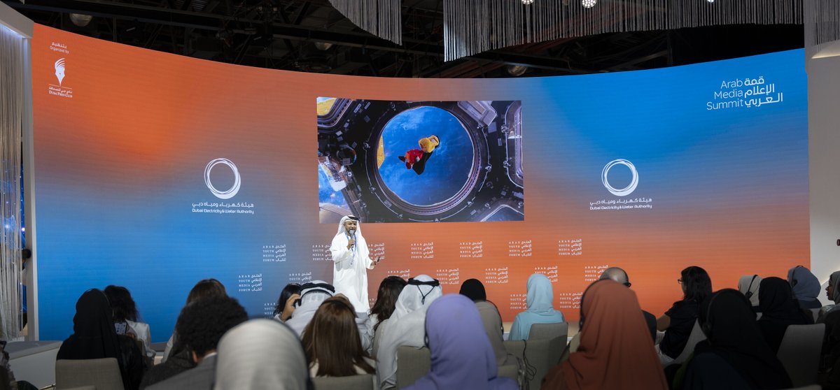 صحيفة الخليج (@alkhaleej) on Twitter photo محمد سعيد حارب يتحدث في جلسة بعنوان "تجربة فريج" ضمن قمة الإعلام العربي
<a href="/MSHARIB/">Mohammed Saeed Harib</a>
#قمة_الإعلام_العربي
#منتدى_الإعلام_العربي
#المنتدى_الإعلامي_العربي_للشباب
#صحيفة_الخليج محمد سعيد حارب يتحدث في جلسة بعنوان "تجربة فريج" ضمن قمة الإعلام العربي
<a href="/MSHARIB/">Mohammed Saeed Harib</a>
#قمة_الإعلام_العربي
#منتدى_الإعلام_العربي
#المنتدى_الإعلامي_العربي_للشباب
#صحيفة_الخليج