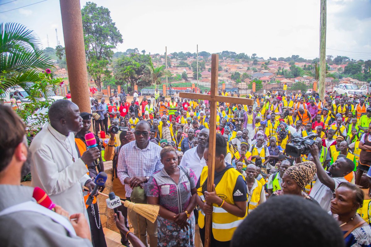 This morning I joined my people of Nebbi Diocese as Pilgrim 541 and other pilgrims on their journey to Namugongo. Together with the eldest Pilgrim 82 years of age and the youngest 11 years old , we led them from Bombo to Matugga, a 16km journey that energized them for the
