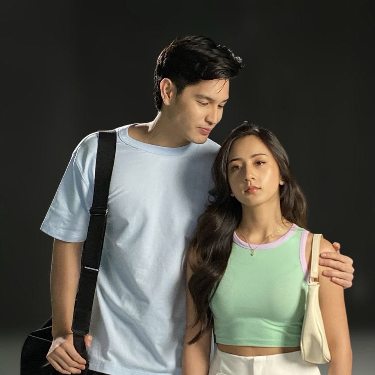 ᯓᡣ𐭩 EVERYONE, OUR SEVI & ELYSE!

LOOK: The chemistry is chemistry-ing, HyGab! Homies, eto na ang ayudang hinihintay ng lahat 🤩 Viva posted another pasilip picture from CITW's look test a few days ago. 

#HyGab #ElVi #HyacinthCallado #GabLagman #HyGabOfficial #ChasingInTheWild