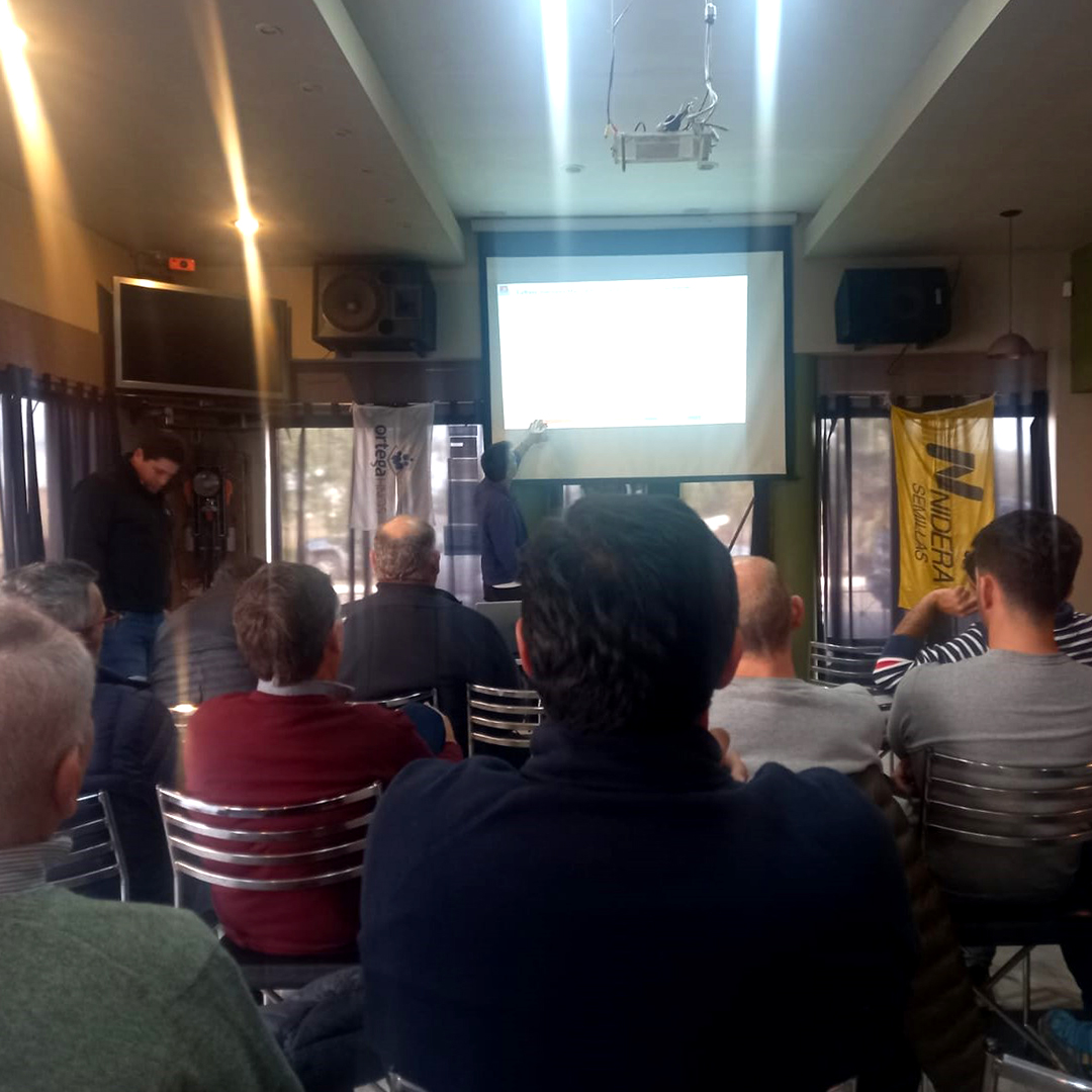 OrtegaHermanos's tweet photo. Así pasaba nuestra Jornada Técnica de Invierno junto a @niderasemillas y el @intaargentina, estrategias de rotación y la importancia de las gramíneas.

Exposiciones de los Ingenieros Agrónomos Juan Pablo Loele (INTA), Federico Pagnan (INTA) y Joaquín Rabasa (NIDERA). https://t.co/jXvTRetfgf