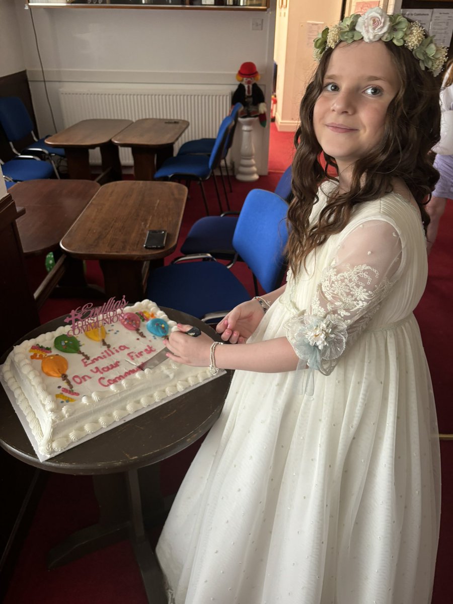 Gilliancallan10's tweet photo. My beautiful girl made her first holy communion ❤️beyond the proudest mum on the planet ❤️@BridgetPrimary https://t.co/5pRIMCJsZm