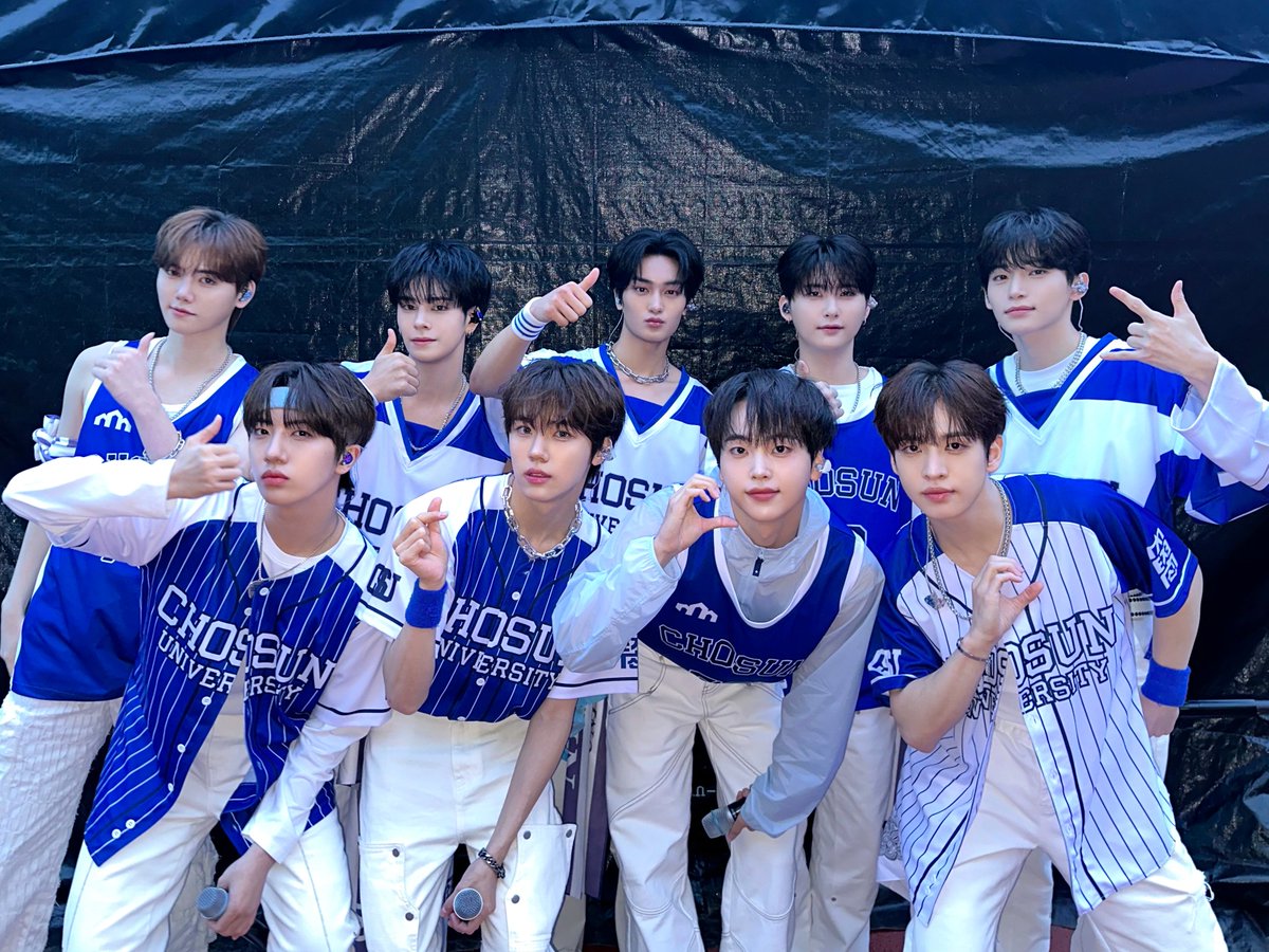 CRAVITYstarship's tweet photo. [📸] 240527
CRAVITY X #조선대학교
⠀
더 높고 넓은 미래로 뛰어 날아오를 조선대학교 학우분들과 함께한 축제🩵🪽
타오르는 노을 속에서 아름다운 순간을 만들어 주셔서 감사합니다💫
⠀
#CRAVITY #크래비티
#EVERSHINE
#Love_or_Die
#Cest_La_Vie https://t.co/lJZZRdQLqW
