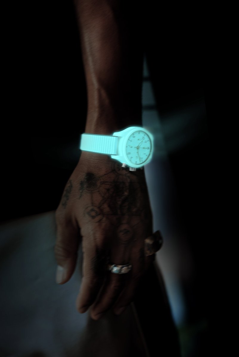 A fully luminous @IWC! 🤩 Lewis Hamilton has been spotted sporting something very special in Monaco. Something that shines bright from head to toe. A concept watch made from Ceralume – a proprietary luminous ceramic material. 🔎 Learn all the details: monochrome-watches.com/news-iwc-unvei…