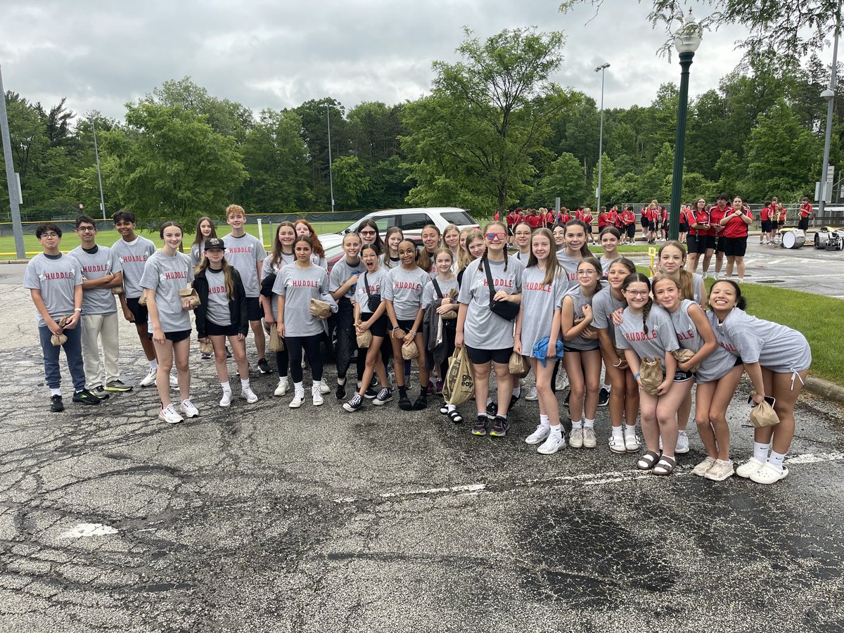 bbhcapa's tweet photo. ⁦⁦@bbhmsbees⁩ Huddle Junior club getting ready to march in the Brecksville parade. https://t.co/BA6J27V3Qs
