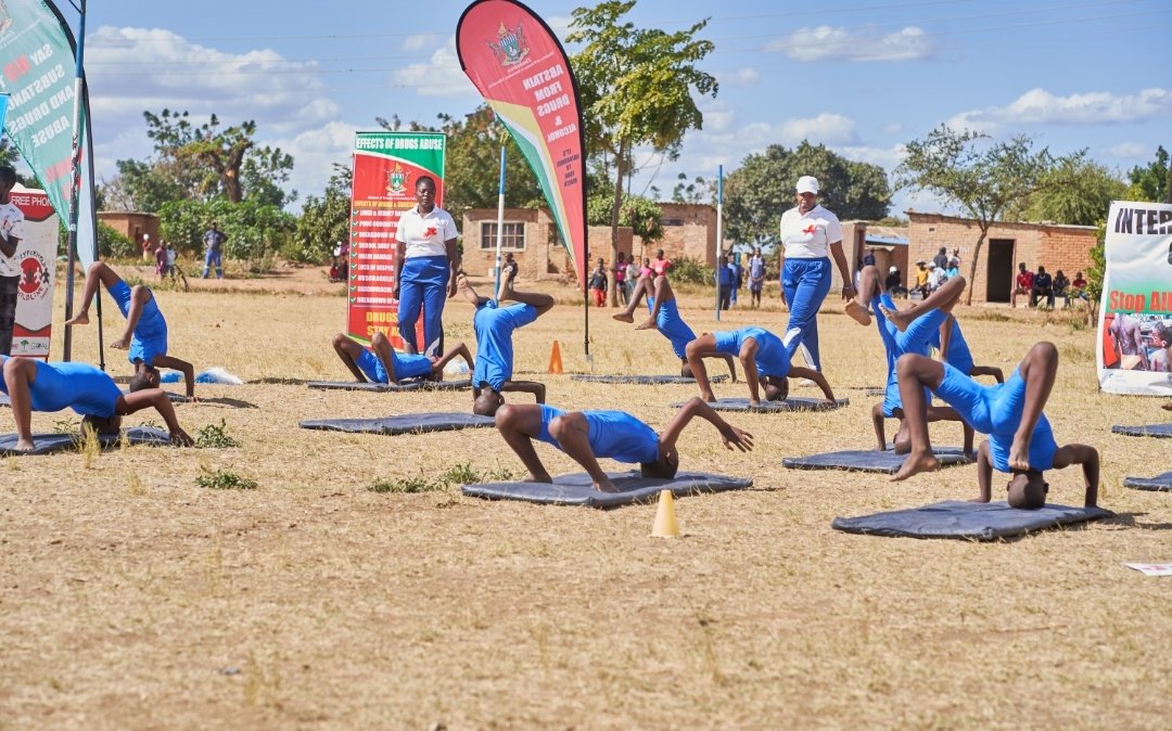 🔴<a href="/childlinezim/">Childline Zimbabwe</a>&amp;its stakeholders commemorated Child Helpline Day @ a school in Stoneridge to raise awareness about the importance of child protection&amp;the need to provide support&amp;services to children who are experiencing abuse,neglect or exploitation. 
27 years of listening👂❤️