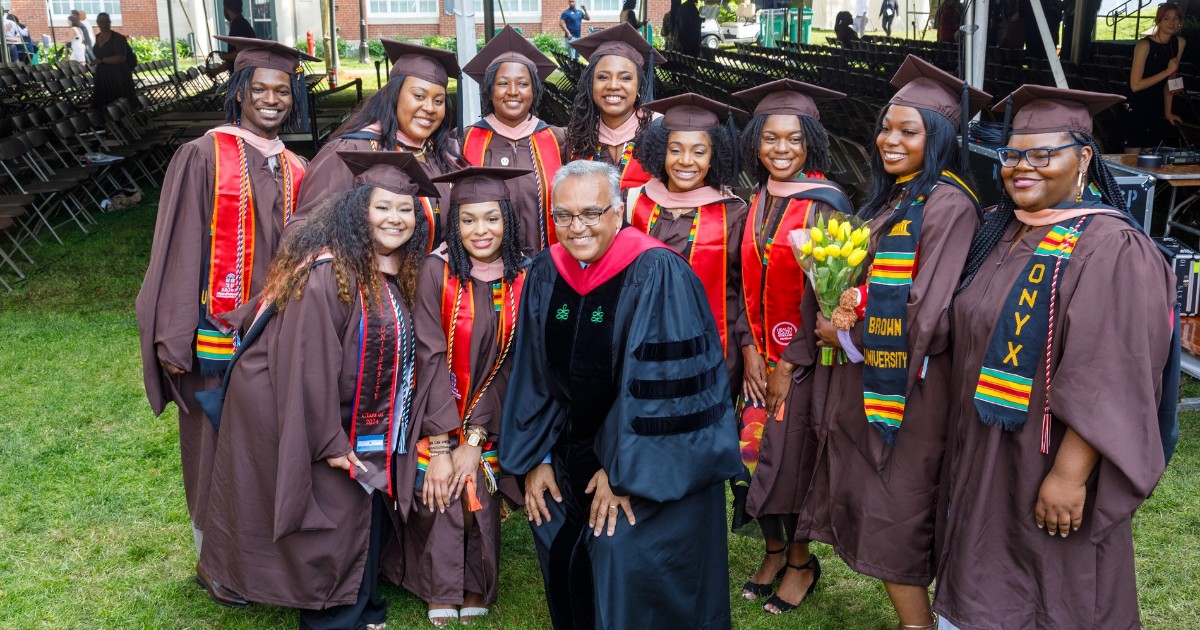 Congratulations to all 126 #BrownSPH10 graduates and to Congresswoman @rosadelauro, recipient of the Public Health Champion Award! Rewatch all the excitement of yesterday's #Brown2024 Commencement Ceremony at the link! sph.brown.edu/events/commenc…