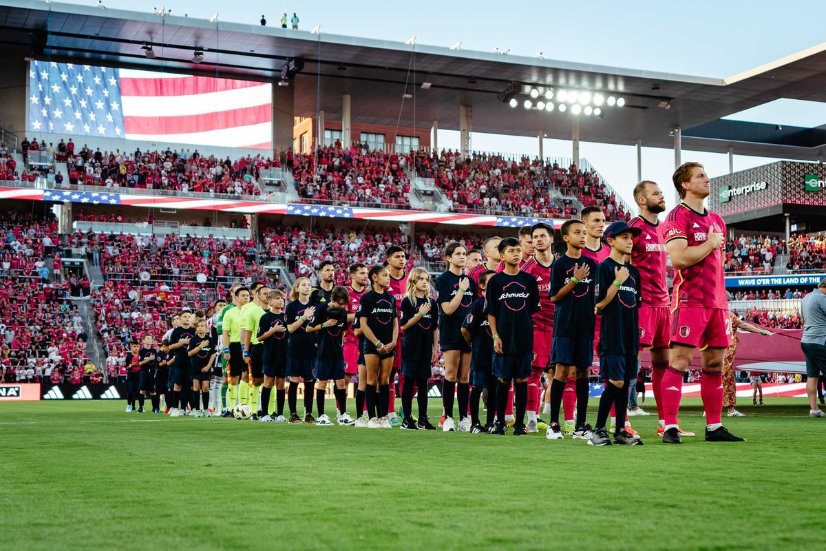 Today, we remember and honor all the Americans who courageously defended our freedom and made the ultimate sacrifice. 🇺🇸 #MemorialDay