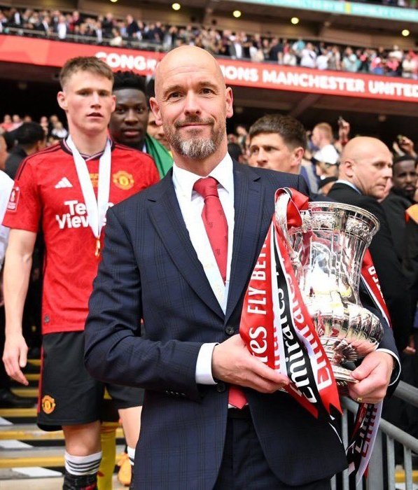 UtdFaithfuls's tweet image. THOMAS FRANK
• Never won a trophy as manager in his life

POCHETTINO
• 5 years at Spurs, no trophy.
• Challenged Leicester for the league and came 3rd
• Bottled Ligue 1 to Lille
• Bottled a 2-0 tie lead against Real Madrid with 30 minutes to go, despite having Messi, Neymar,…