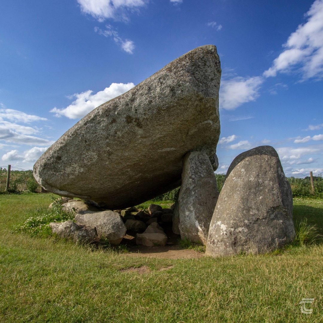 For this week's edition of our free #MonumentMonday newsletter with @AbartaGuides, we head to Carlow to discover the story of Brownshill Dolmen, a truly monumental portal tomb with the largest and heaviest capstone of any dolmen in north-west Europe!