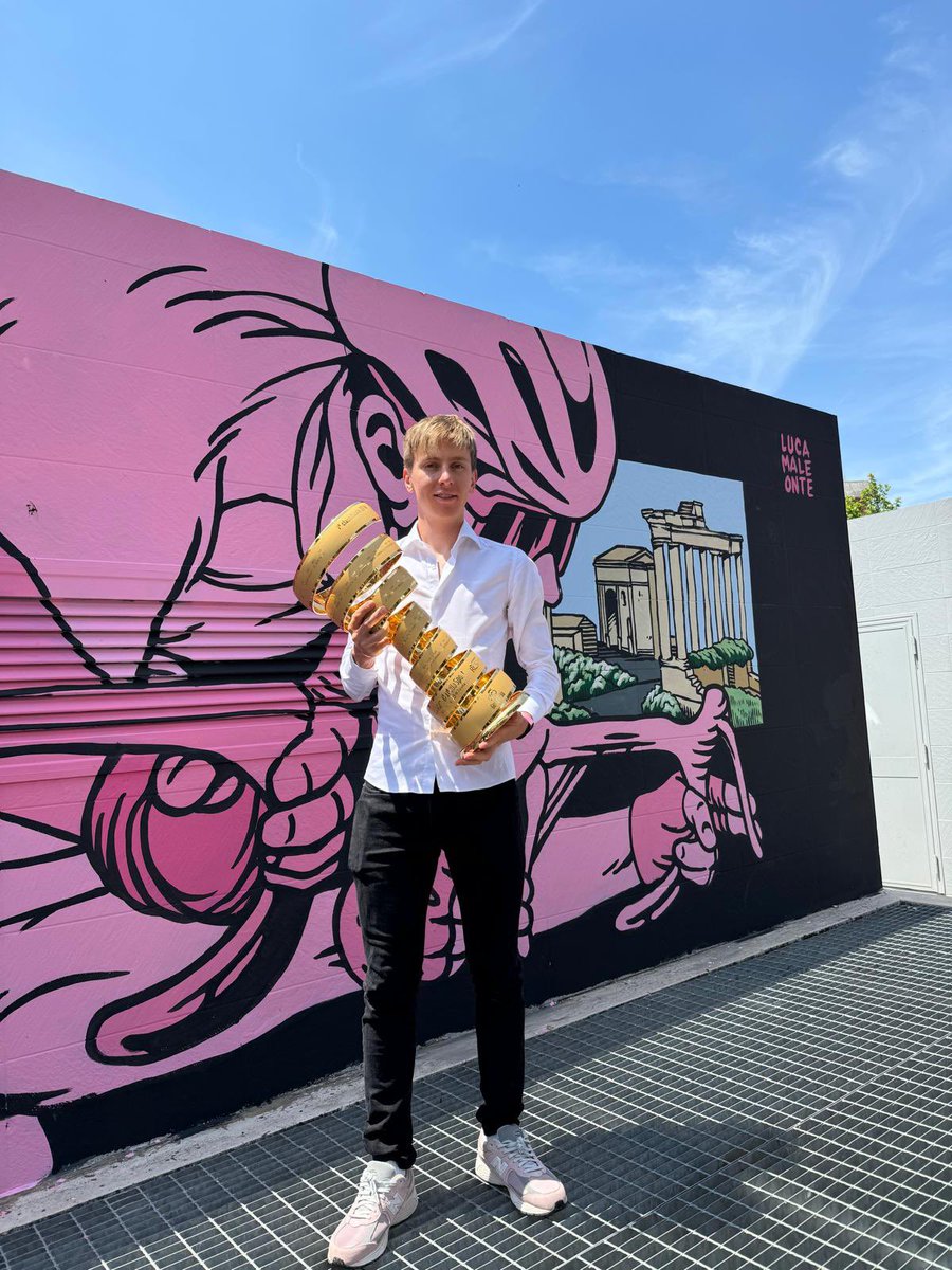 💞🏆 New murals of @TamauPogi in Rome. @giroditalia #UAETeamEmirates #WeAreUAE #Giro