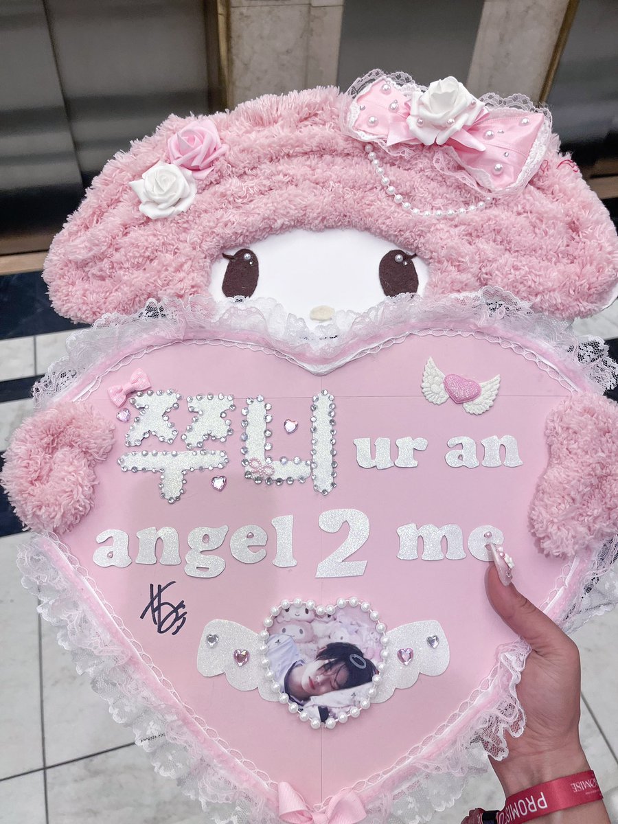 pinkgyaru's tweet photo. yeonjun my literal angel!!!!!!! ໒꒰ྀི´ ˘ ` ꒱ྀིა #TXT_in_HOUSTON #ACT_PROMISE_in_HOUSTON https://t.co/M8wiMhy00a
