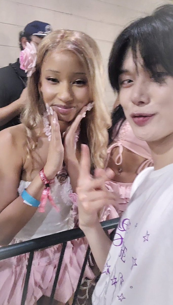 pinkgyaru's tweet photo. yeonjun my literal angel!!!!!!! ໒꒰ྀི´ ˘ ` ꒱ྀིა #TXT_in_HOUSTON #ACT_PROMISE_in_HOUSTON https://t.co/M8wiMhy00a