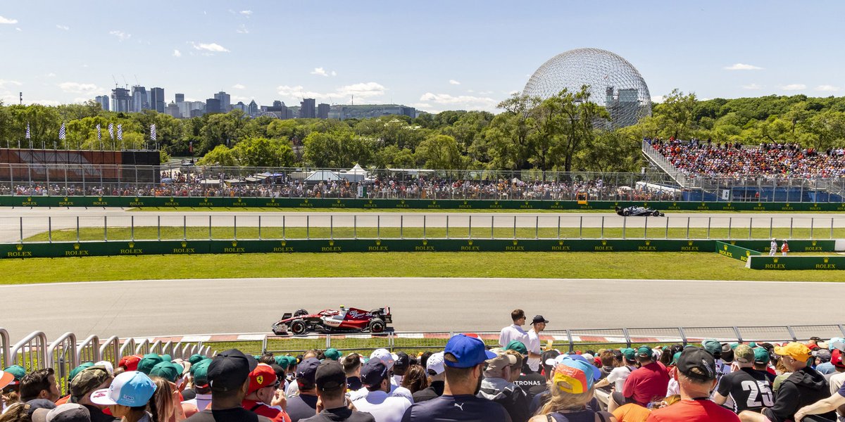 One of Montréal's biggest events is happening soon! 🏁 The Formula 1 Grand Prix du Canada weekend is one of the hottest times to visit. Here's your guide! ╰┈➤ mtl.org/en/experience/… 📷 @evablue #montreal #f1 #grandprix