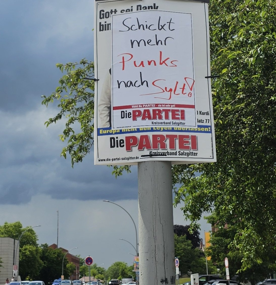 Auch wir lassen uns von aktuellen Themen treiben und passen unsere Forderungen entsprechend an 🥳

#Sylt #noafd 
#Rassismus